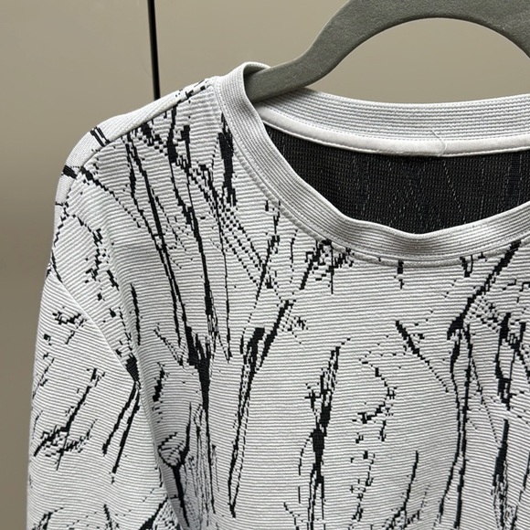 H&M Black and White Crew Neck Sweater - Picture 2 of 11